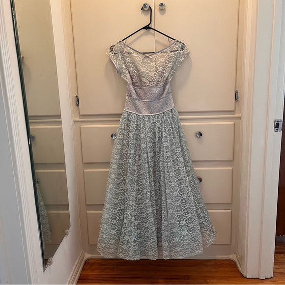 Light Blue Lace Vintage 1950s Party/Wedding/Prom Dress - Picture 2 of 7